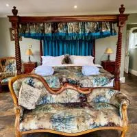 Burtree Country House, Tipi's, Treehouse & Lodge & house rooms with hot tubs in a private garden, hotel Thirskben