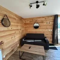 Maison au calme à l'orée du bois, готель у місті Lunery