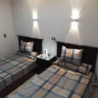 알렉산드리아에 위치한 호텔 Modern Entire studio, few steps from the sea with garden view BalconyAC and Free Wi Fi in Alexandria