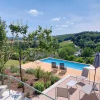 Maison avec magnifique vue et piscine privative, hotel v destinaci Saint-Félix-de-Lunel
