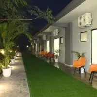Trisaa Resort & Banquets, Hotel in Jhūsi