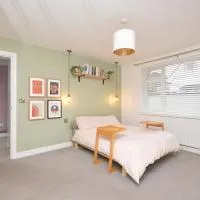 Fully furnished apartment in Exeter, hotel in Ide