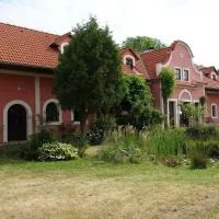 Country House with four apartments, hotel sa Drahov