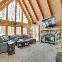 Less Than 1 Mi to Nubs Nob Ski Cabin with Sauna and Deck!, hotel poblíž Pellston Regional Airport - PLN, Harbor Springs