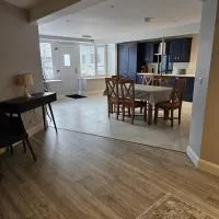 Dalys Place، فندق في Béal Átha Póirin