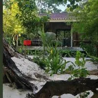 Baan Ya-Nhom, hotel sa Ko Sukon