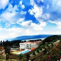 La Nicholas Lake View by Summit Hotels, viešbutis mieste Šilongas