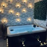 BY NEPTUNE - Appartement Rustique JACUZZI: Bondy şehrinde bir otel