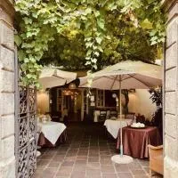 Albergo Commercio - Ristorante Mas-cì, hotelli kohteessa Clusone