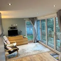 Cottingham में, होटल Tiny house with pull down bed
