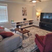 Mid-century Vintage Apartment, hotel near Chisholm-Hibbing Airport - HIB, Hibbing