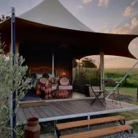 The Forager Glamping at Twigley Farm, hotel en Marburg