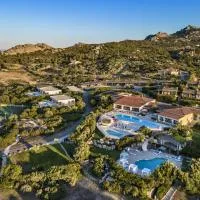 Hotel Li Finistreddi, khách sạn ở Cannigione