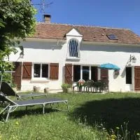 Gite La Plume de Vallombreuse, готель у місті Bransles