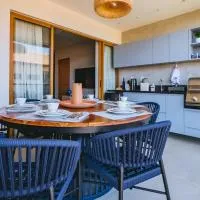 Novíssimo com Varanda Gourmet 10 min a pé da praia, hotell i Itacimirim