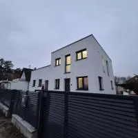 Neubauwohnung mit 80 m2 Terrasse, 8 Minuten von Linz entfernt、リンツにあるリンツ空港 - LNZの周辺ホテル