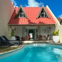 Chic Home with Private Pool, 1 min to Beach, hotel a Cap Malheureux