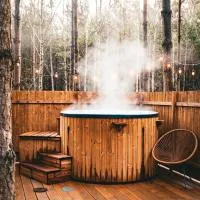 Osada LoveLaski - balia jacuzzi, sauna i kominek - całoroczne domki premium, готель у місті Laski