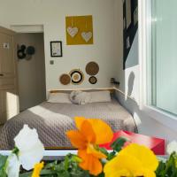 Chambre privée au coeur de Calais, hotel near Calais - Dunkerque Airport - CQF, Calais