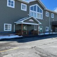 Riverview Suites, хотел в Кларенвил