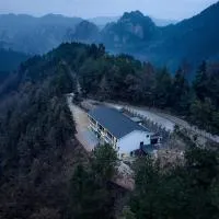 Pandora Boutique Hotel---Within Zhangjiajie National Forest Park,English Speaking Hostess,Free Luandry,Tickets reserve, Personal Itinerary service-Well prepared breakfast, Tea Culture Experience, Pandora Tea Tour, hotel u gradu Džangđađe