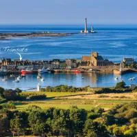 Les Transats Chambre et appartements Face à la mer: Barfleur şehrinde bir otel