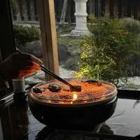 朝食夕食付きで最高ランクの飛騨牛と地元野菜の炭火焼きディナーそしてプライベート檜風呂を体験できる個室古民家宿ゲストハウスつぐや, ξενοδοχείο σε Kurono