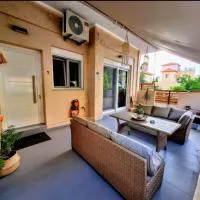 New & modern apt near Heraklion-airport & sea、Néa Alikarnassósにあるイラクリオン国際空港 - HERの周辺ホテル