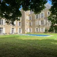 Château de La Grange, מלון בCelle-Lévescault