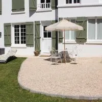 Logement de charme & accès boutique brocante, hotel em Houlbec-Cocherel