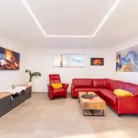 McHome Neues und sonniges Doppelhaus, Top 2 mit grossen Garten und E-Ladestation in Dobl bei Graz, hotel en Dobl