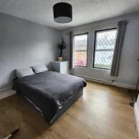Double room with shared facilities، فندق في هيتشن