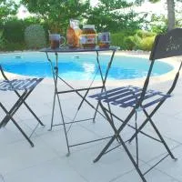 Proche bord de mer, au calme, nature avec piscine, hotel en La Gaude