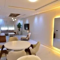 Central 2BR - Walk to Cafés & River - Free Parking, hotel i Kénitra