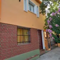 Departamento tres ambientes, hótel í El Carmen