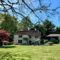 Historic Luxury 18th C Listed Barn Apartment, hotel v mestu Maresfield