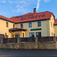 Restaurace Penzion Na Poště, hotel em Strašice
