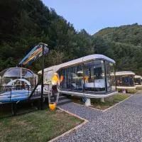 Galaxy X Hotel Type Caravan Glamping & Pension, отель в городе Пхёнчхан