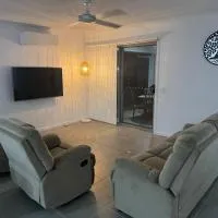Entire home in ParkRidge 4BedR 2BathR 3LivingR 8PP、Park Ridgeのホテル