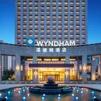 Wyndham Xinyang Downtown, hôtel à Xinyang