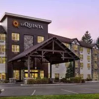 Viesnīca La Quinta Inn & Suites by Wyndham Lake George pilsētā Leikdžordža