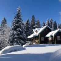Domaine le Bostonnais - Le Village en Bois Rond, hotel en La Tuque