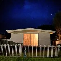 The Shack Culburra Beach- retro cool location pool table tiki bar、カルバーラ・ビーチのホテル