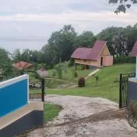 Puri Ma'u Beach & Bungalows โรงแรมในBoba