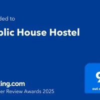 Public House Hostel, hotel v destinaci Pusok