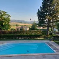 Maison familiale à louer dans le Luberon、Dauphinのホテル