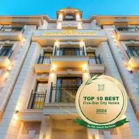 Residence City Garden - Certificate of Excellence Top 10 BEST Five-Stars City Hotels for 2024 awarded by HTIF, hotel a Plovdiv