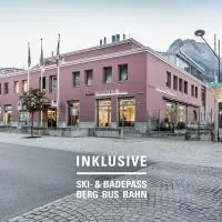 Badehotel Belvair, hotel em Scuol