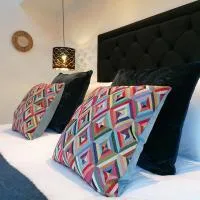 1 bedroom suite in Holt with parking, hotel di Holt