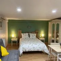 Saint-Laurent-de-Cerdans में, होटल Chambre au vert
